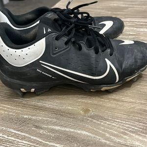 Girls size 7 Nike softball cleats